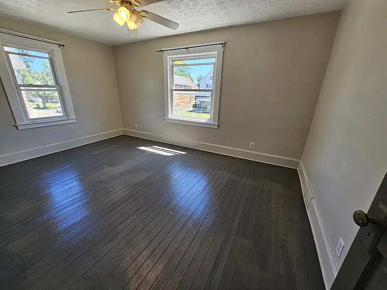 1756 Midland Ave — Photo 9