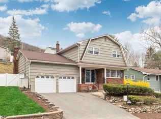 32 Schirra Dr, Wanaque Boro, NJ 07465