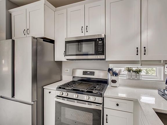 4th image of 5746 Emerald Pointe Dr