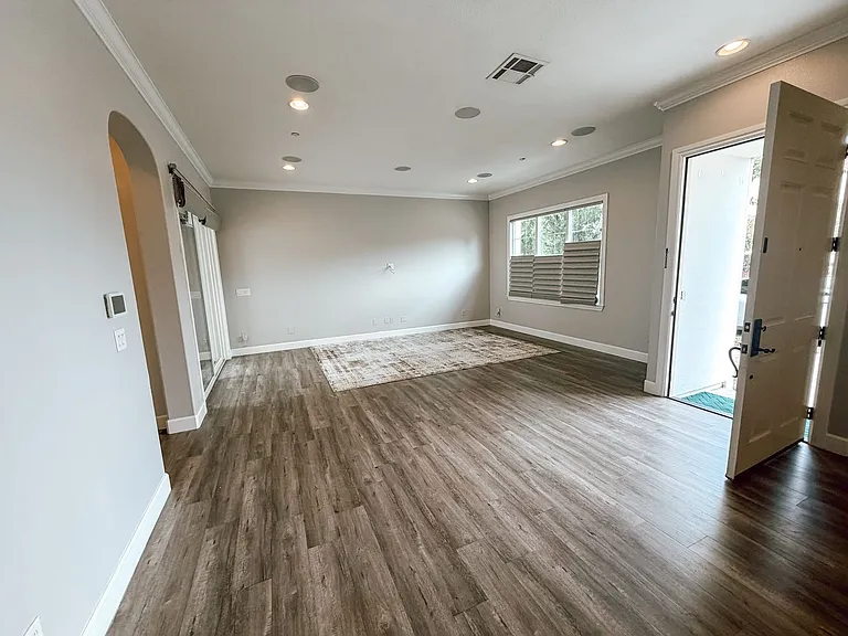 1329 Bayberry View Ln — Photo 2