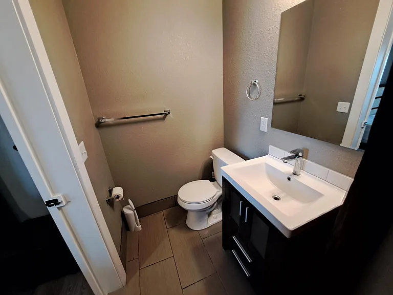 175 W 7th Ave #4 — Photo 8
