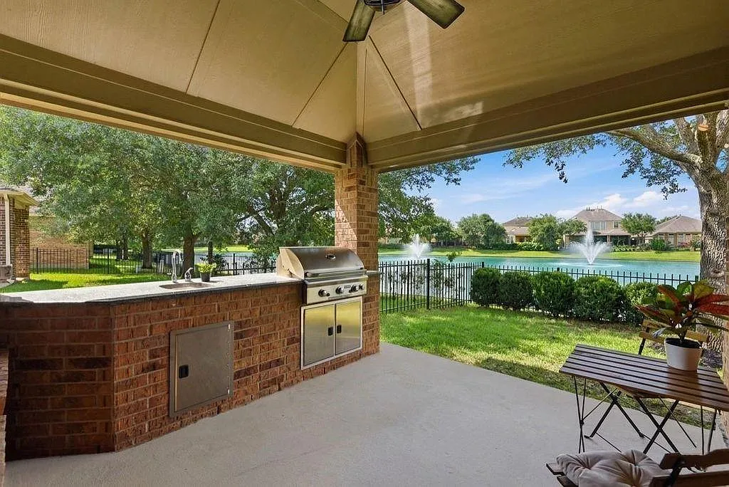 3 bed, 2.0 bath, 1997 sqft, $2,400 — Photo 4