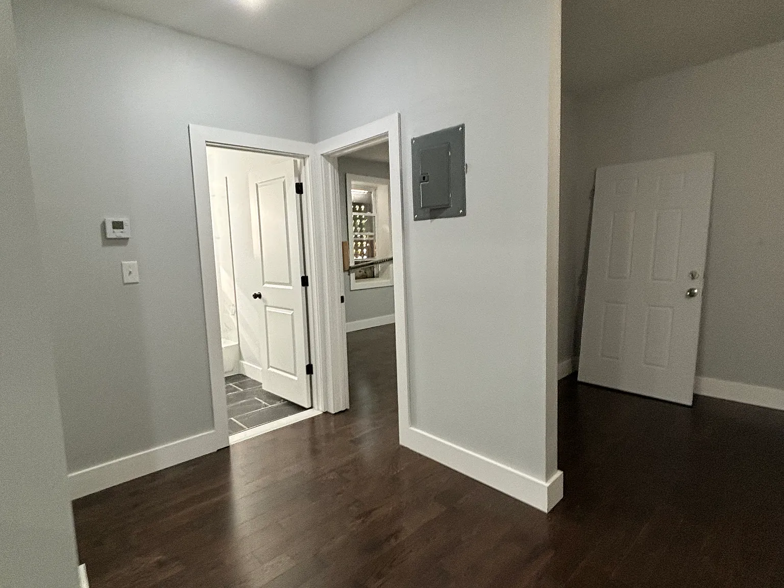 3 bed, 1000 sqft, $2,095 — Photo 2