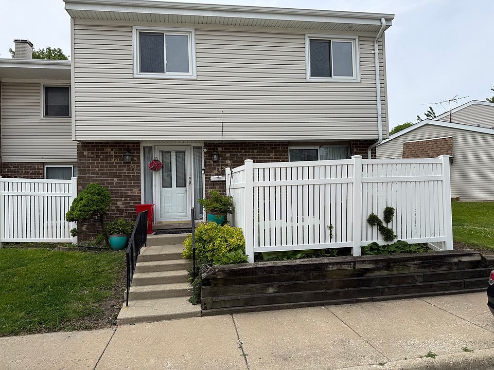 1st image of 869 White Oak Ln