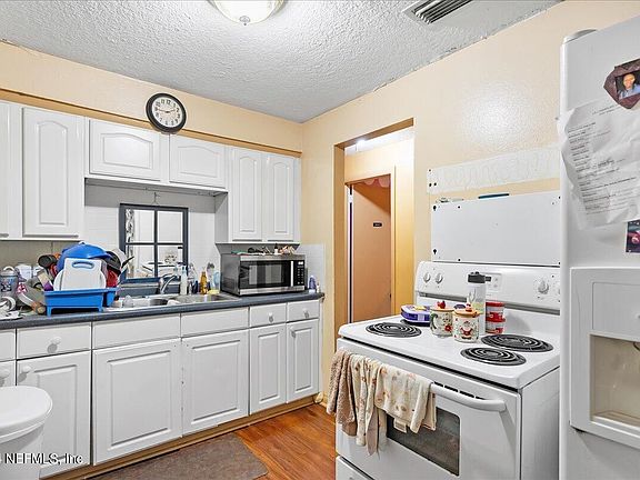 3rd image of 2235 W 16TH Street