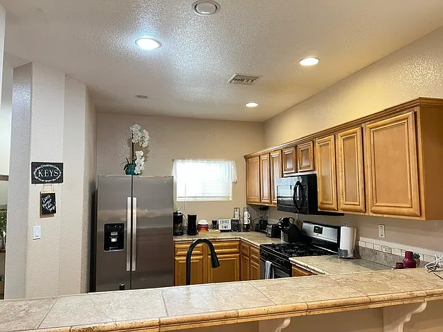 3 bed, 2.0 bath, 1323 sqft, $1,650 — Photo 4
