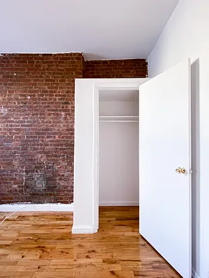 Rented by City Connections Realty | media 3