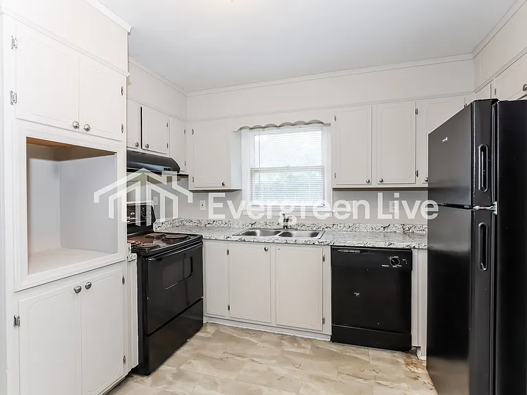 210 Bryant Ave — Photo 6