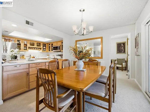 2520 Ptarmigan Dr APT 1, Walnut Creek, CA 94595