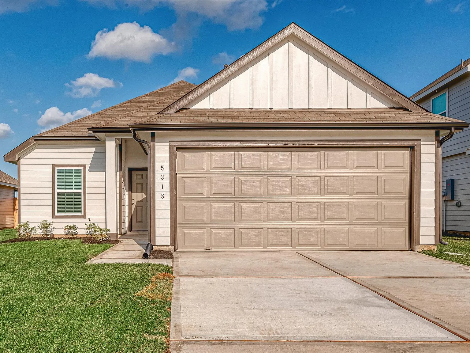 3 bed, 2.5 bath, 1750 sqft, $2,300 — Photo 2