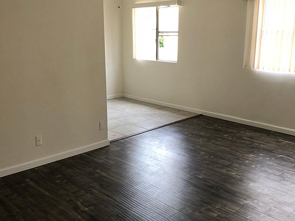 4th image of 304 N Market St