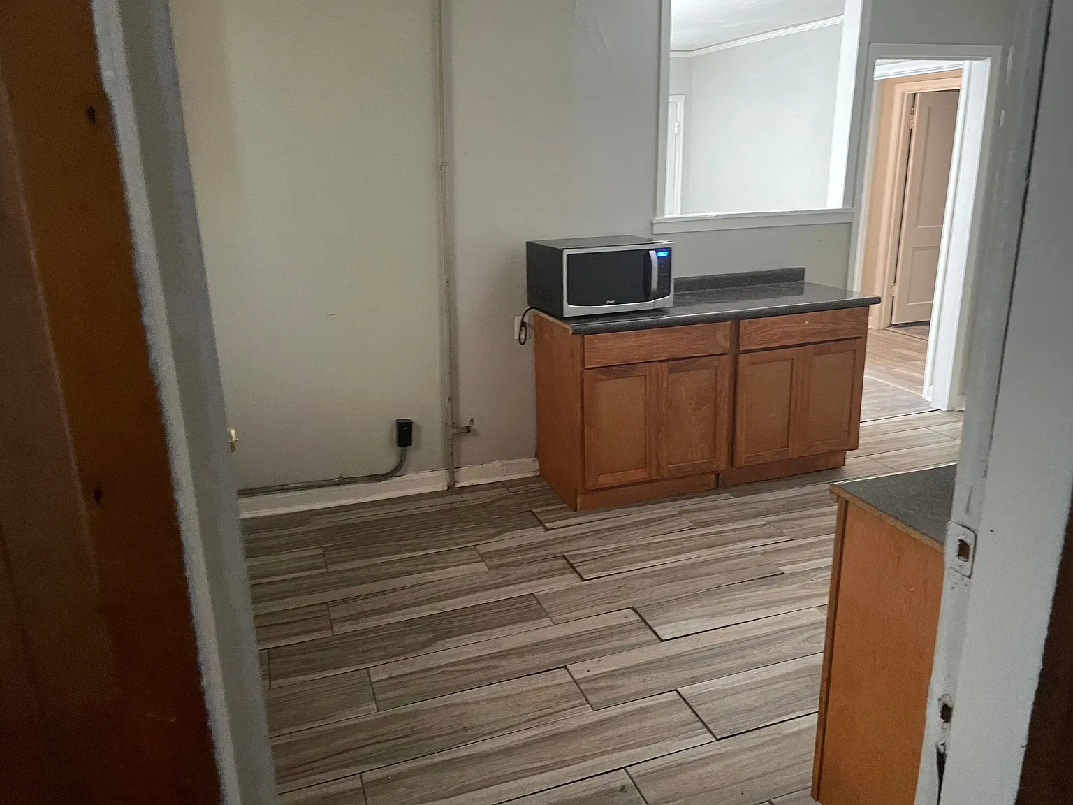 3-bedroom, 1-bathroom Single Family with 1,301 sq ft of living space, Conveniently located in Mem... — Photo 1