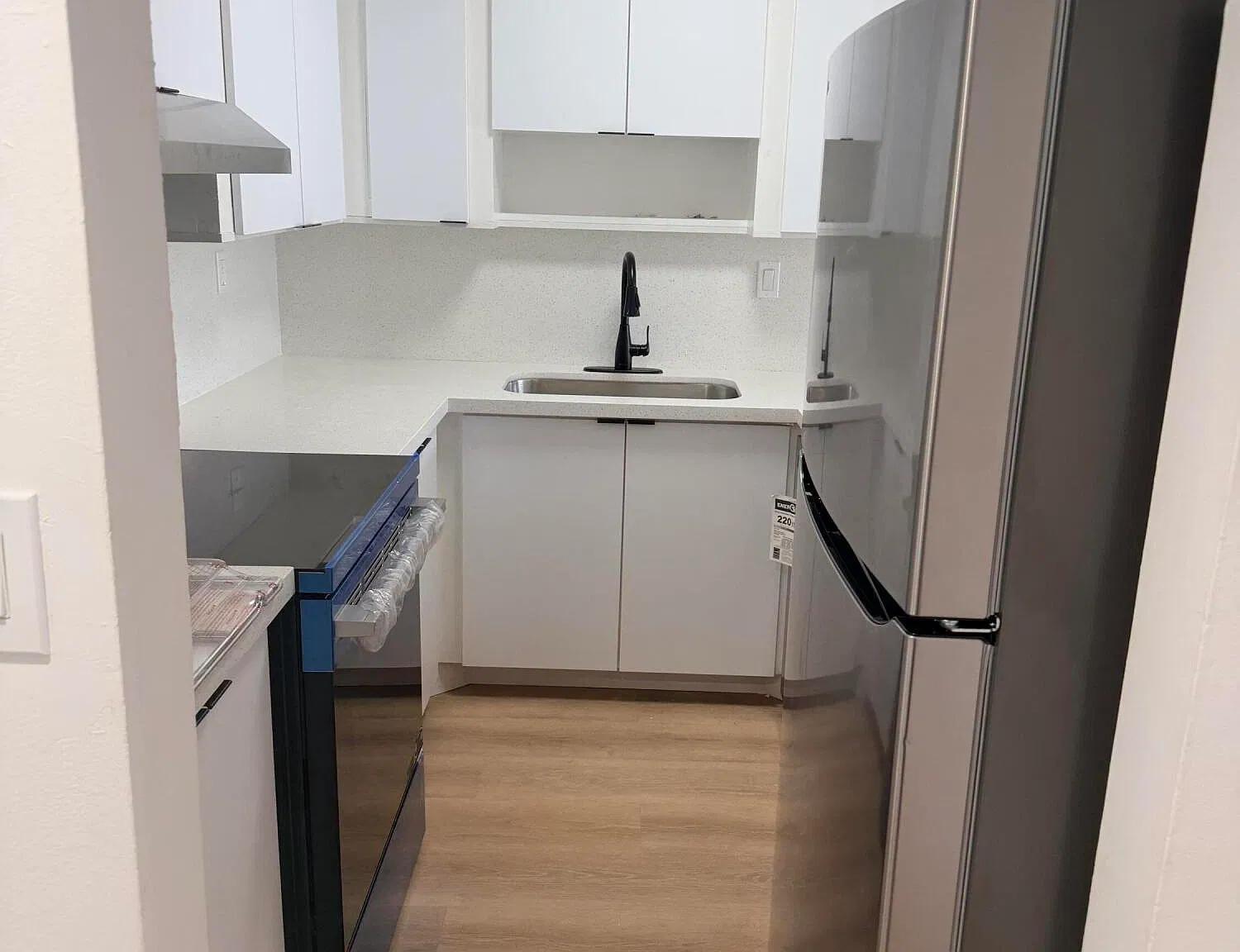 1 bed, 1.0 bath, 670 sqft, $2,100 — Photo 4