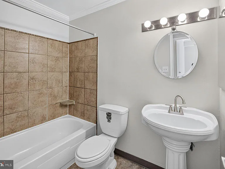 5915 Tamar Dr #11 — Photo 3