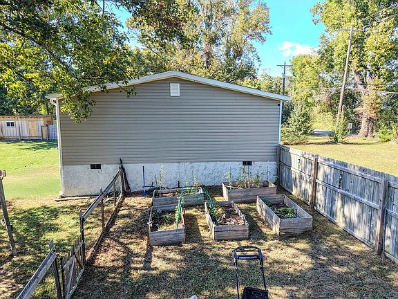 3rd image of 1395 Jewell Rd