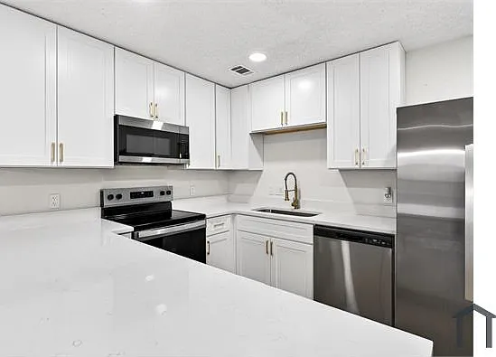 501 McCurdy St — Photo 3