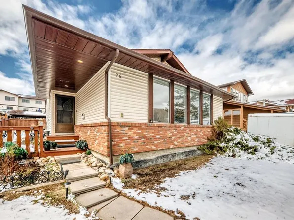 76 SE Edgewood Dr NW, Calgary, AB T3A 2T5