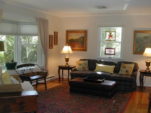 2nd image of 2303 Loreley Ln