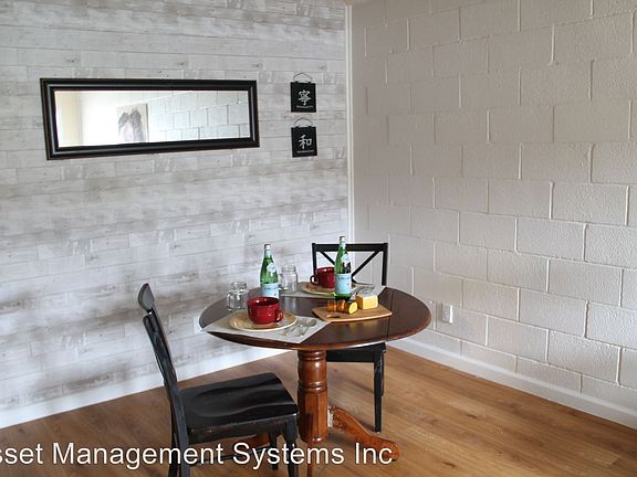 2nd image of 2504 Louise St APT 216