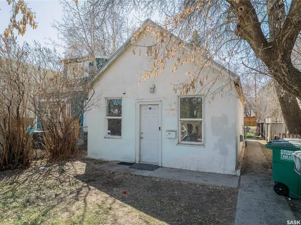 439 R AVENUE S, Saskatoon, SK S7M 2Z4