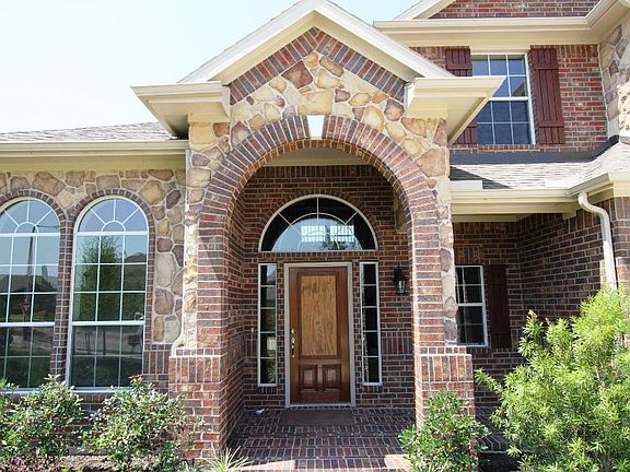 CLOSE VIEW OF STONE ELEVATION