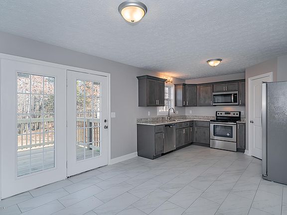 2nd image of 132 Chesapeake Trl