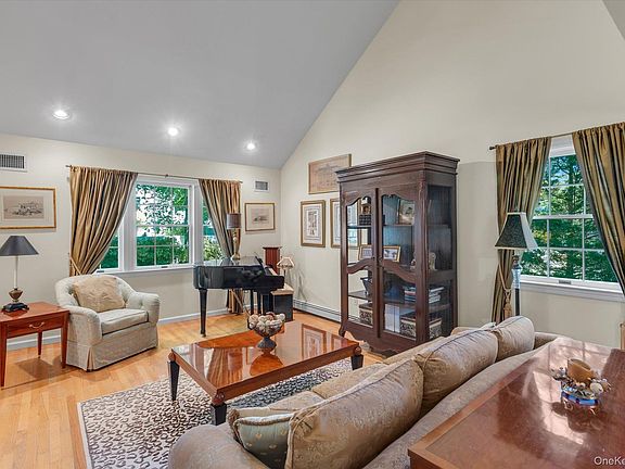 5th image of 17 Claire Avenue