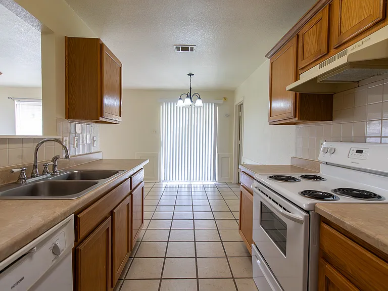 1203 Fox Creek Dr — Photo 11