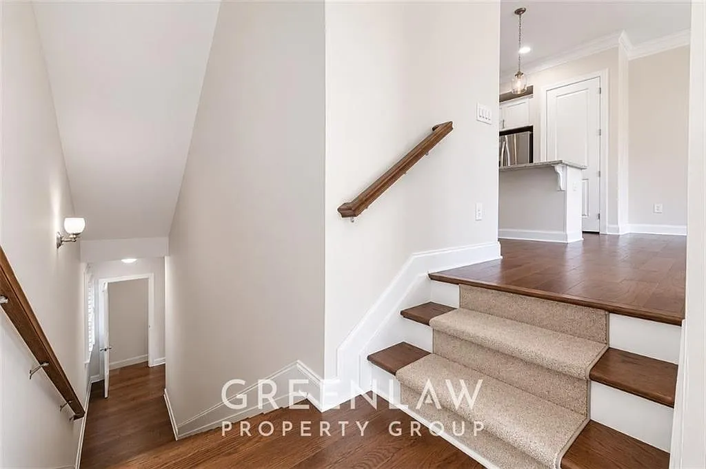 4 bed, 4.5 bath, 3717 sqft, $4,475 — Photo 2