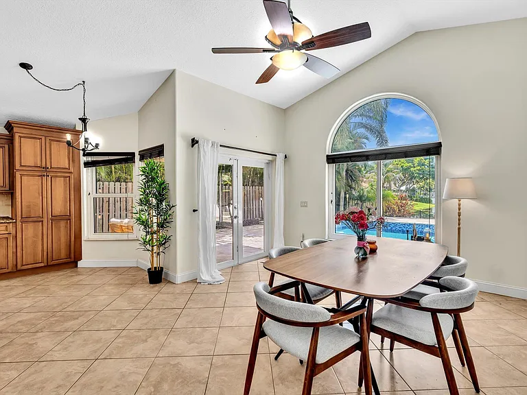 10310 Santiago St — Photo 26