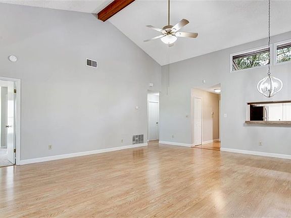5th image of 400 Meadowood Blvd