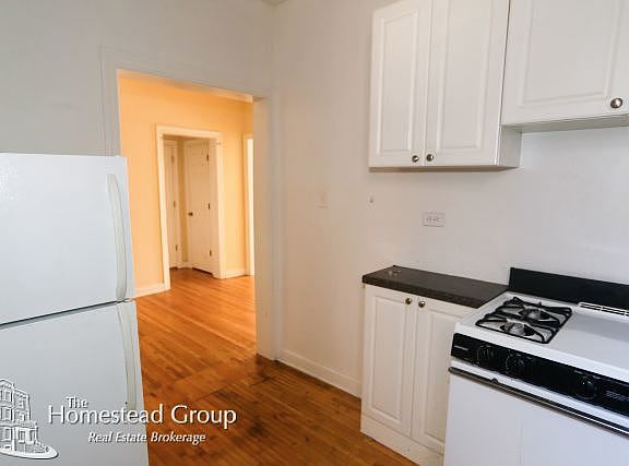 5th image of 628 1/2 W Barry Ave APT 2S