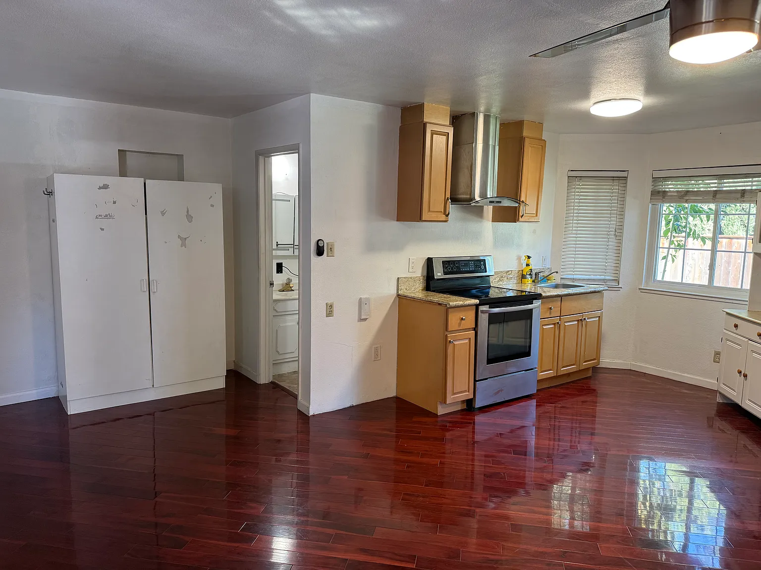 1 bed, 800 sqft, $2,300 — Photo 1