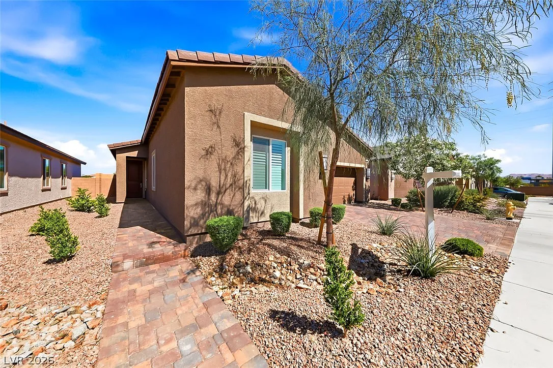 4 bed, 2.5 bath, 2157 sqft, $2,895 — Photo 2