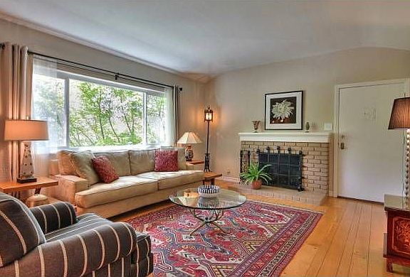 Living Room with Fireplac