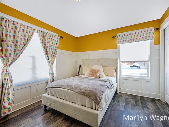 2nd image of 10580 Country Air Dr NE
