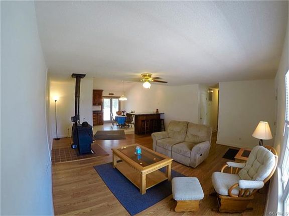 5th image of 3015 Court Dr