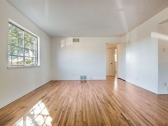 3rd image of 406 Alamo Dr