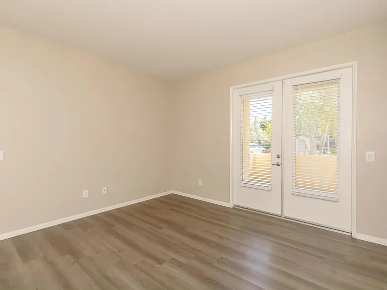 Laurel Vista Apartment Homes — Photo 31