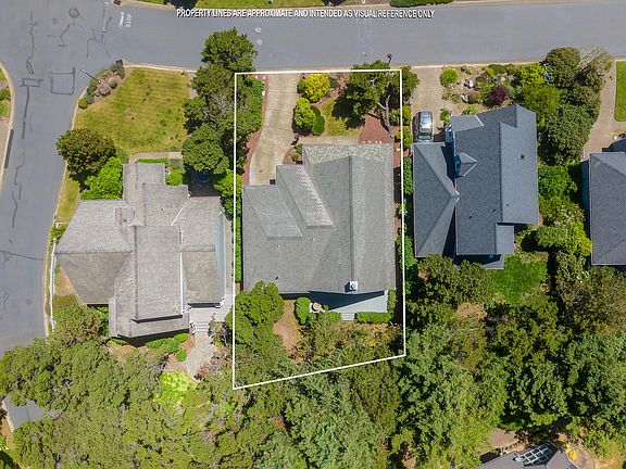 3rd image of 220 SW 61st St
