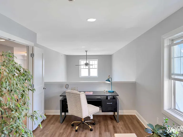 19 W Savidge St #29 — Photo 16