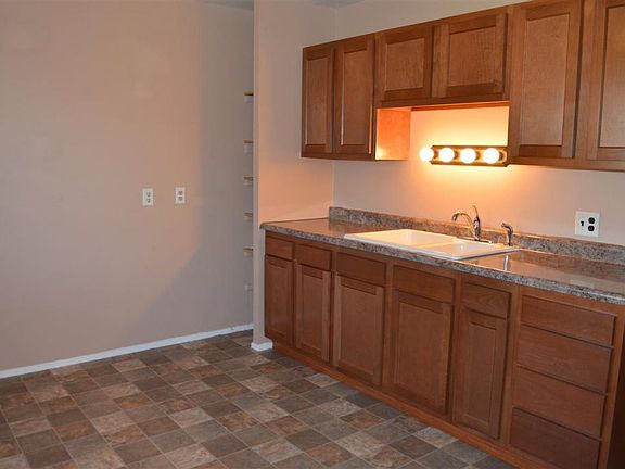 3rd image of 1622 Garden St