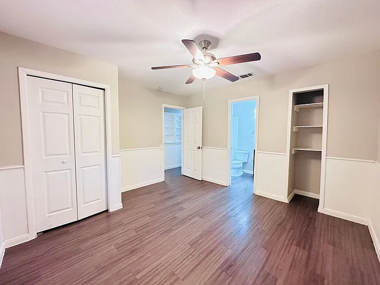 10806 Lazy Oaks Dr — Photo 25