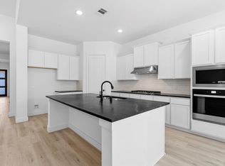 363 Covey Ln, Sealy, TX 77474