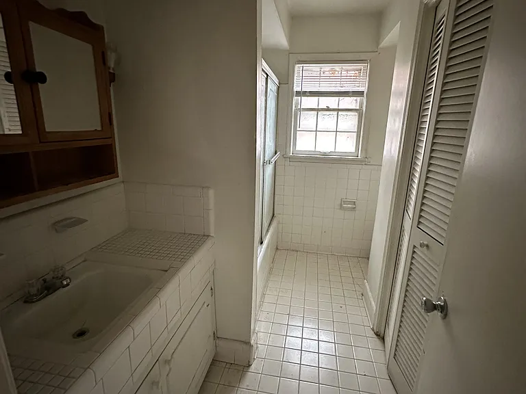 1801 Bashford Manor Ln — Photo 4