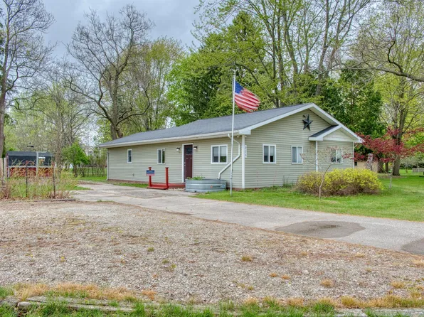 216 Oak St, Corunna, MI 48817