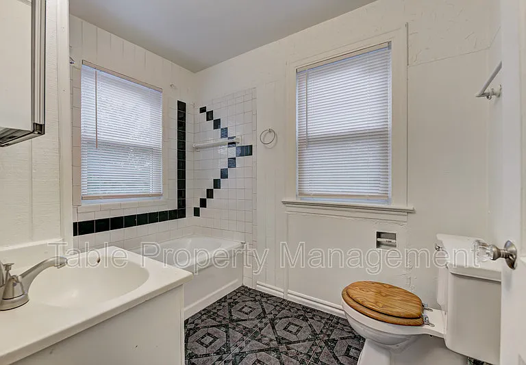 3200 NW 16th St #1/2 — Photo 27