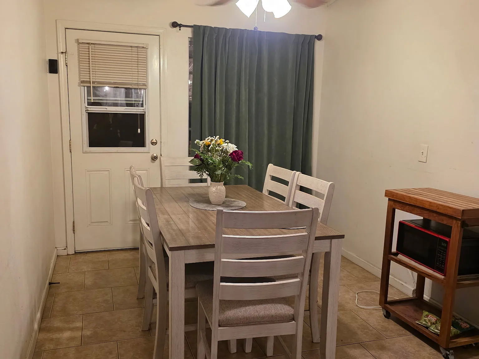 3 bed, 953 sqft, $3,500 — Photo 3
