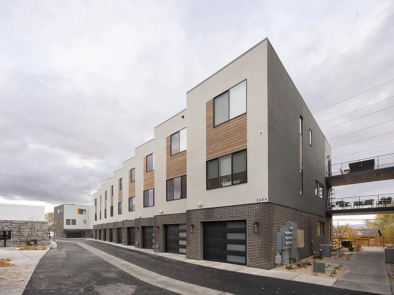 23 Views Townhomes — Photo 2