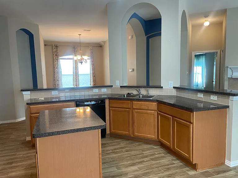 302 Crabapple Dr — Photo 7